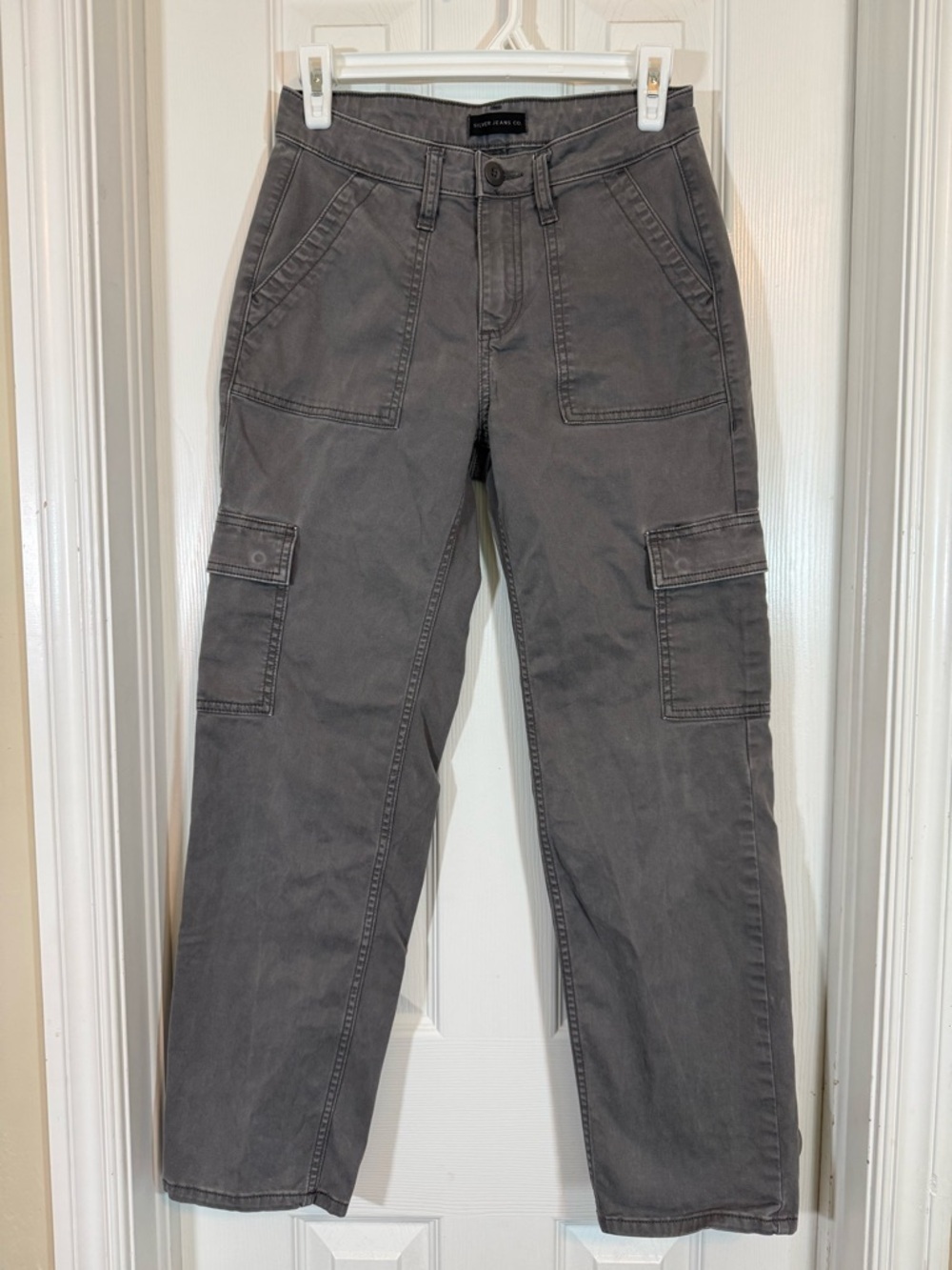 Silver Jeans Women’s Utility Cargo Straight Leg Pants Size 24x29